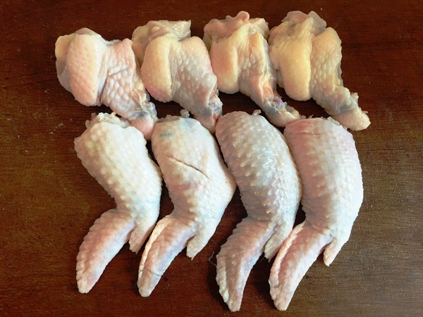 巧活食品：巧活黑鑽雞