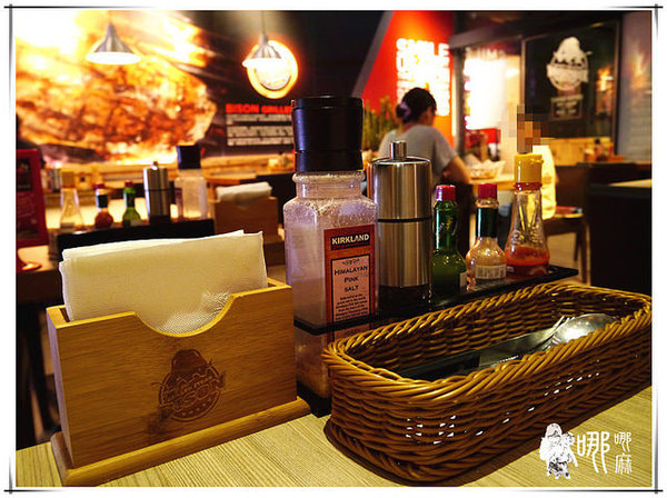 Bison野牛原味炭烤牛排(中央店)：中壢新明夜市旁品質很好的碳烤牛排~BISON野牛原味炭烤牛排/朋友家庭聚餐餐廳