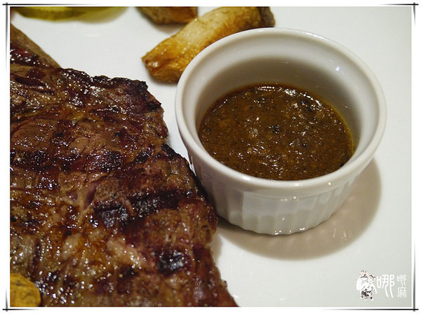 Bison野牛原味炭烤牛排(中央店)：中壢新明夜市旁品質很好的碳烤牛排~BISON野牛原味炭烤牛排/朋友家庭聚餐餐廳