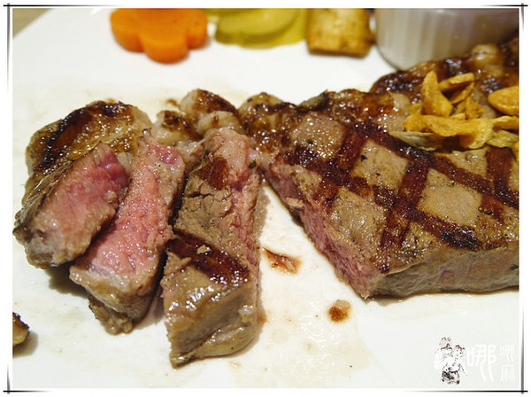 Bison野牛原味炭烤牛排(中央店)：中壢新明夜市旁品質很好的碳烤牛排~BISON野牛原味炭烤牛排/朋友家庭聚餐餐廳