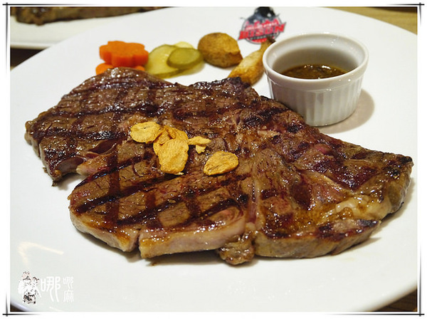 Bison野牛原味炭烤牛排(中央店)：中壢新明夜市旁品質很好的碳烤牛排~BISON野牛原味炭烤牛排/朋友家庭聚餐餐廳