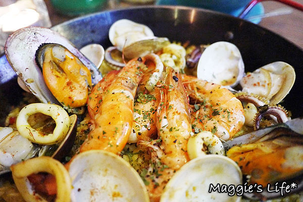 魯尼餐廳 Luni Café - 信義店：台北美食。捷運信義安和【魯尼餐廳LUNI CAFE】地中海風味餐酒館◆地中海料理。異國料理。團體包場。慶生聚會