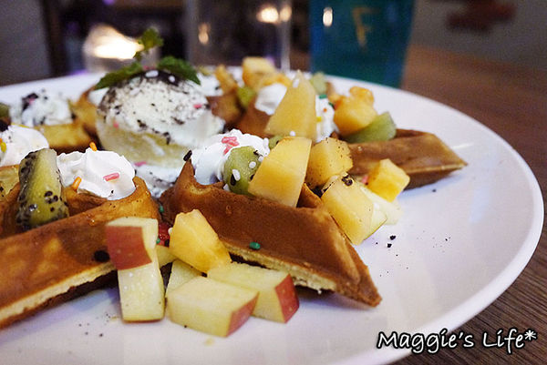 魯尼餐廳 Luni Café - 信義店：台北美食。捷運信義安和【魯尼餐廳LUNI CAFE】地中海風味餐酒館◆地中海料理。異國料理。團體包場。慶生聚會