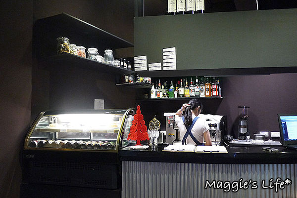 魯尼餐廳 Luni Café - 信義店：台北美食。捷運信義安和【魯尼餐廳LUNI CAFE】地中海風味餐酒館◆地中海料理。異國料理。團體包場。慶生聚會