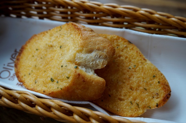 Oliver歐利佛牛排館：[永和.永安市場] Oliver歐利佛牛排館：精緻美味的排餐～物超所值！