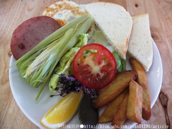 六吋盤晨間飲食館：【美食特搜。屏東市】六吋盤晨間飲食館。主打自然健康路線 號稱醬料控的天堂 屏東人早午餐朝聖地