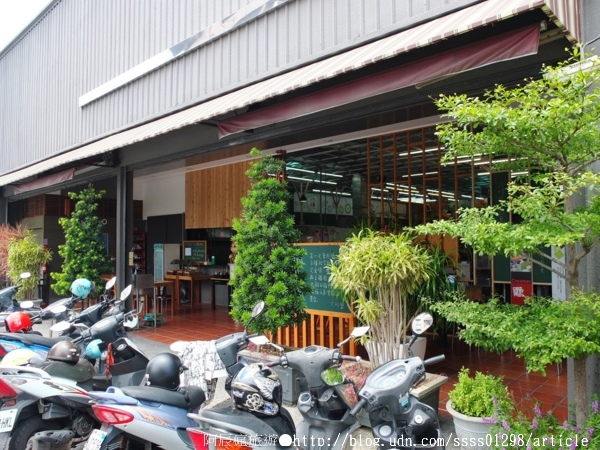 六吋盤晨間飲食館：【美食特搜。屏東市】六吋盤晨間飲食館。主打自然健康路線 號稱醬料控的天堂 屏東人早午餐朝聖地