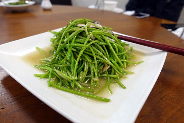 209漁場：(胖樺食記)永和區竹林路上適合多人聚餐「209漁場」。近國父紀念館高CP值海鮮餐廳，推芋頭米粉海鮮鍋。尾牙/家庭聚餐/永和美食