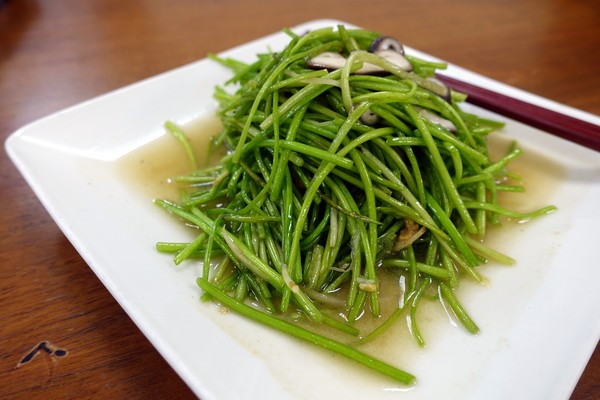 209漁場：(胖樺食記)永和區竹林路上適合多人聚餐「209漁場」。近國父紀念館高CP值海鮮餐廳，推芋頭米粉海鮮鍋。尾牙/家庭聚餐/永和美食