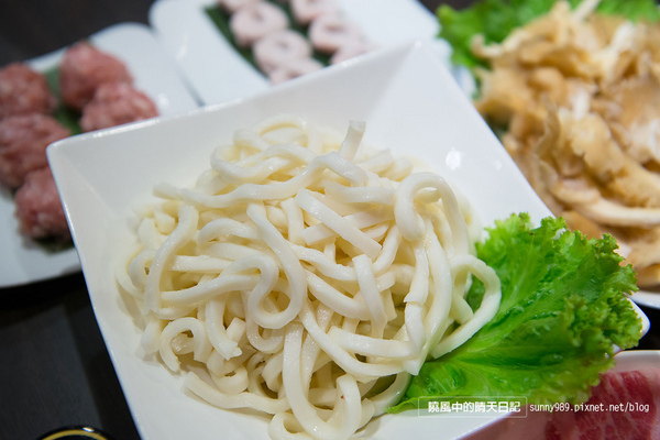 紅麻辣老鍋：【大安區 | 紅麻辣老鍋】用料實在湯頭香氣迷人 值得推薦的單點式火鍋