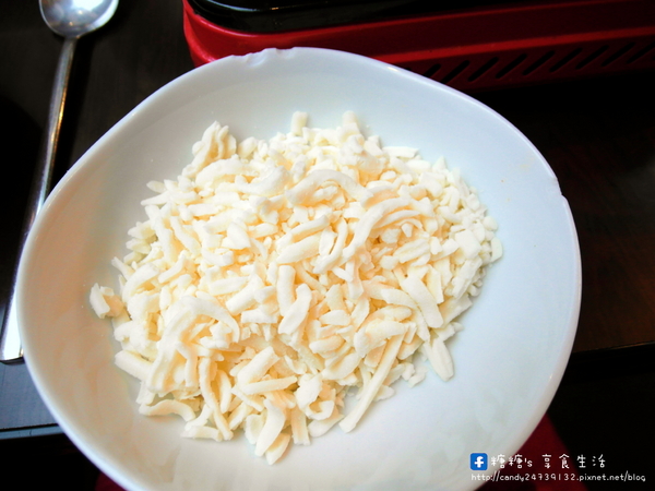 求求辣年糕:〖台中│美食〗求求辣年糕 ❤ 一中商圈超夯韓國料理,每天人潮都大爆滿!!現在都是現場排隊候位沒有電話預約囉~想吃要趁早!!