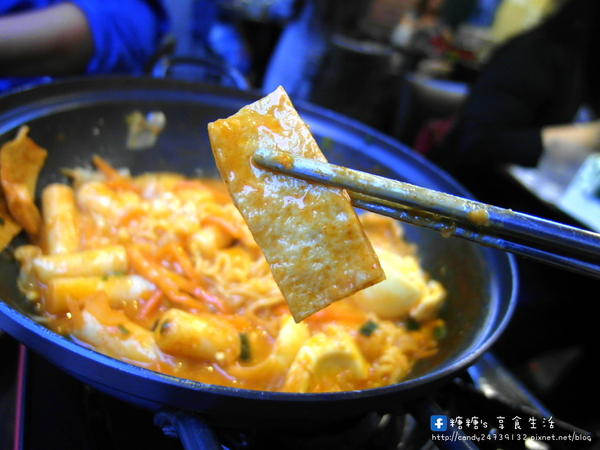 求求辣年糕:〖台中│美食〗求求辣年糕 ❤ 一中商圈超夯韓國料理,每天人潮都大爆滿!!現在都是現場排隊候位沒有電話預約囉~想吃要趁早!!