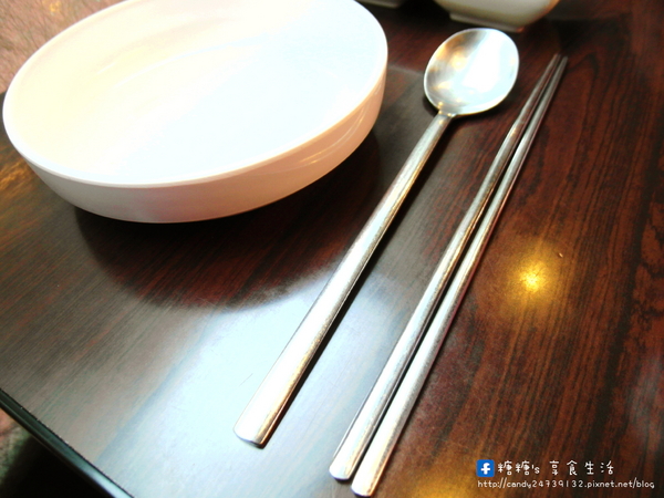 求求辣年糕:〖台中│美食〗求求辣年糕 ❤ 一中商圈超夯韓國料理,每天人潮都大爆滿!!現在都是現場排隊候位沒有電話預約囉~想吃要趁早!!