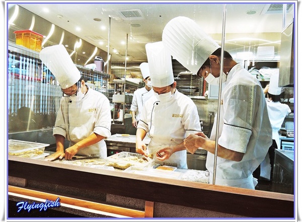 樂天皇朝(微風信義):✜ 二訪讓人心情繽紛滴無敵美食和五星級服務-「樂天皇朝(微風信義店)」 (❁´◡`❁)