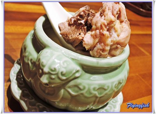 樂天皇朝(微風信義):✜ 二訪讓人心情繽紛滴無敵美食和五星級服務-「樂天皇朝(微風信義店)」 (❁´◡`❁)