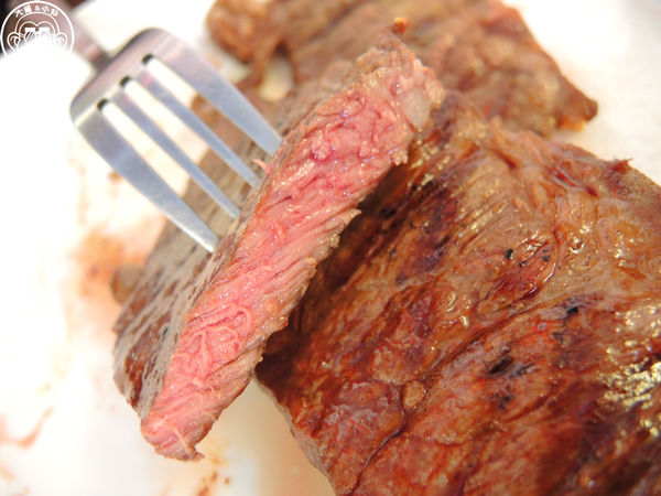 紅牛原味炭烤牛排(合江店)：呷飽祙【台北中山･紅牛原味炭烤牛排(合江店)】旅行應援團推薦