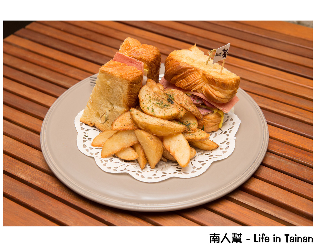 Bark2輕餐食酒館(台南公園店)