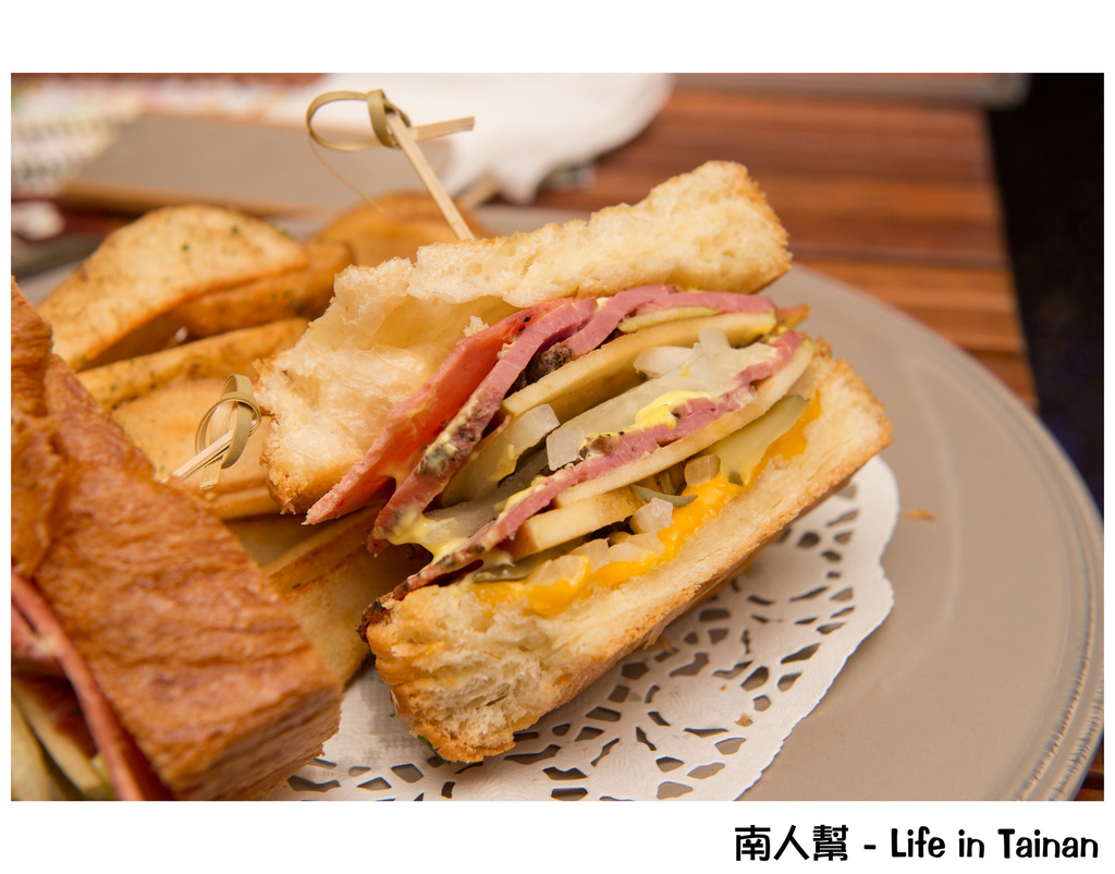 Bark2輕餐食酒館(台南公園店)