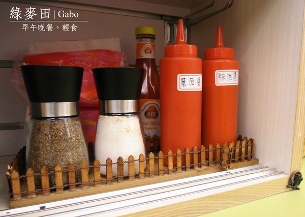 綠麥田:【台南||東區】綠麥田──平價鄉村風早午晚餐,貓頭鷹陪你幸福用餐!