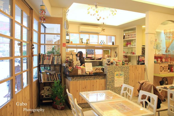 綠麥田:【台南||東區】綠麥田──平價鄉村風早午晚餐,貓頭鷹陪你幸福用餐!