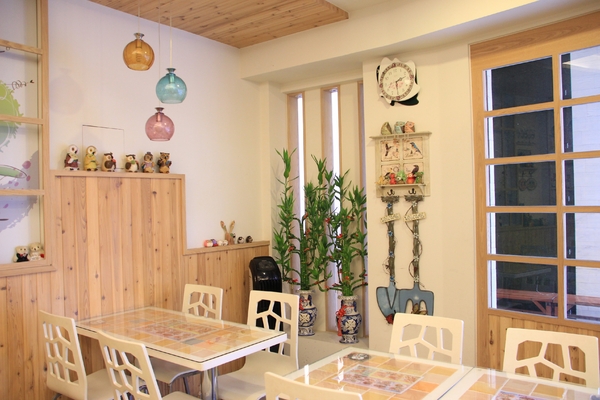 綠麥田:【台南||東區】綠麥田──平價鄉村風早午晚餐,貓頭鷹陪你幸福用餐!