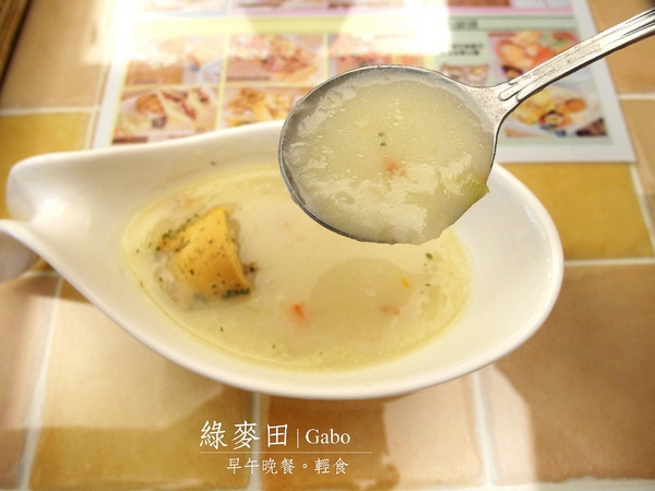 綠麥田:【台南||東區】綠麥田──平價鄉村風早午晚餐,貓頭鷹陪你幸福用餐!