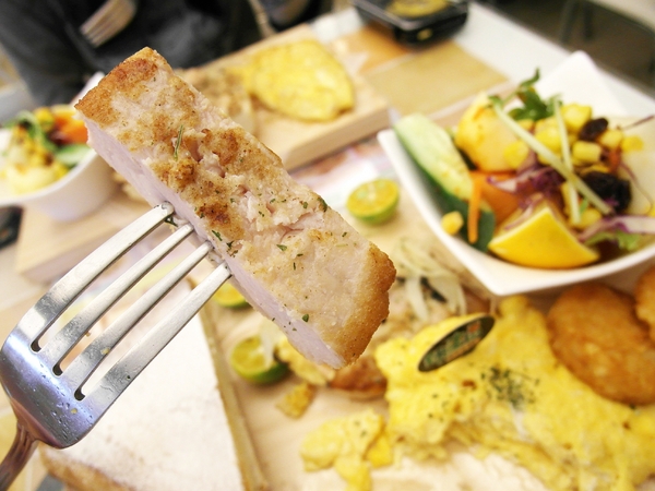 綠麥田:【台南||東區】綠麥田──平價鄉村風早午晚餐,貓頭鷹陪你幸福用餐!