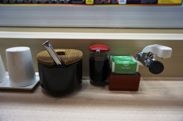 弥味壽司YUMMY SUSHI:*口碑券*弥味壽司YUMMY SUSHI:電動跑車送餐小樂趣