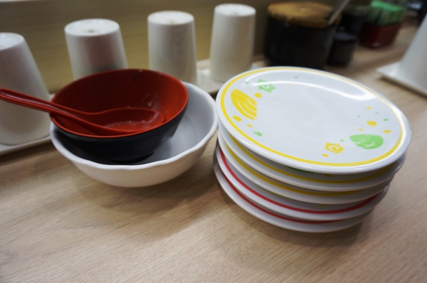 弥味壽司YUMMY SUSHI:*口碑券*弥味壽司YUMMY SUSHI:電動跑車送餐小樂趣