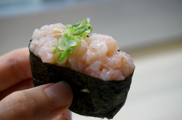 弥味壽司YUMMY SUSHI:*口碑券*弥味壽司YUMMY SUSHI:電動跑車送餐小樂趣