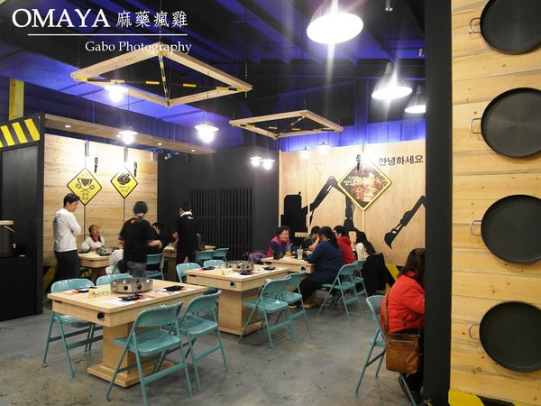 OMAYA麻藥瘋雞(嘉義店):工業風!OMAYA麻藥瘋雞(嘉義新生店)─春川炒雞/罪惡牽絲起司&超吸睛棉花泡泡!