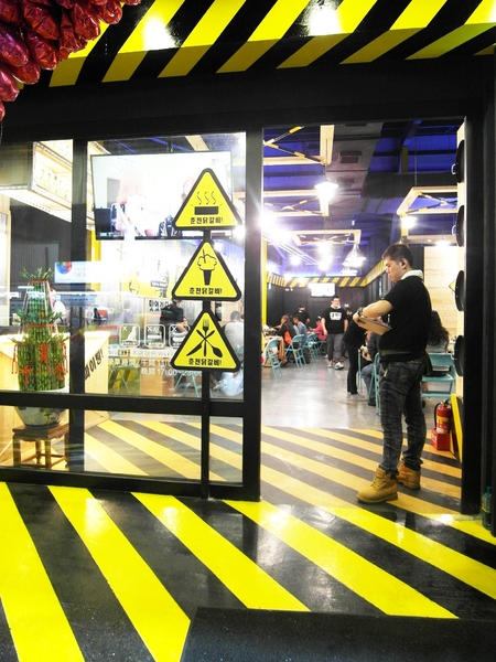 OMAYA麻藥瘋雞(嘉義店):工業風!OMAYA麻藥瘋雞(嘉義新生店)─春川炒雞/罪惡牽絲起司&超吸睛棉花泡泡!