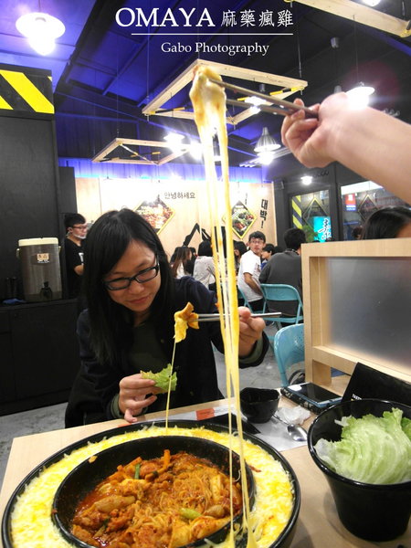 OMAYA麻藥瘋雞(嘉義店):工業風!OMAYA麻藥瘋雞(嘉義新生店)─春川炒雞/罪惡牽絲起司&超吸睛棉花泡泡!