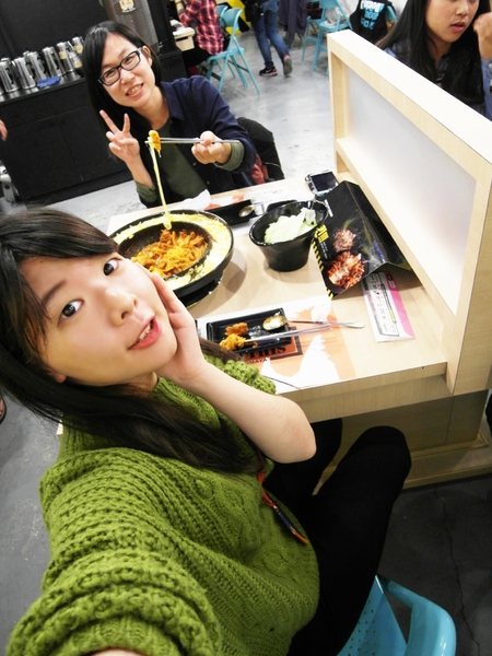 OMAYA麻藥瘋雞(嘉義店):工業風!OMAYA麻藥瘋雞(嘉義新生店)─春川炒雞/罪惡牽絲起司&超吸睛棉花泡泡!