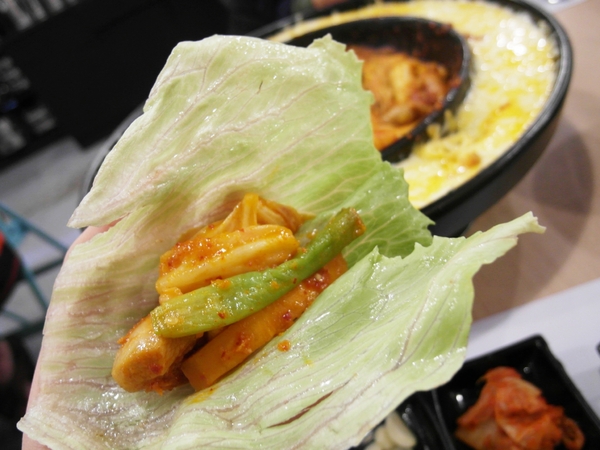 OMAYA麻藥瘋雞(嘉義店):工業風!OMAYA麻藥瘋雞(嘉義新生店)─春川炒雞/罪惡牽絲起司&超吸睛棉花泡泡!