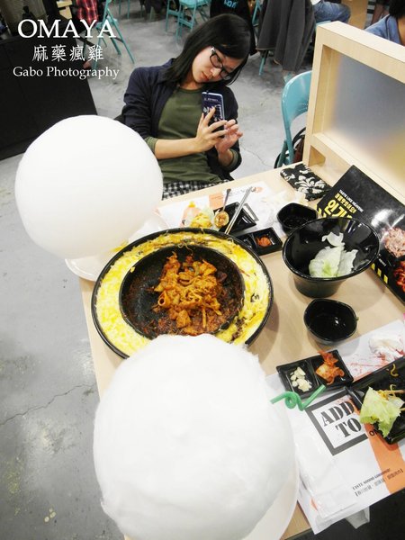 OMAYA麻藥瘋雞(嘉義店):工業風!OMAYA麻藥瘋雞(嘉義新生店)─春川炒雞/罪惡牽絲起司&超吸睛棉花泡泡!