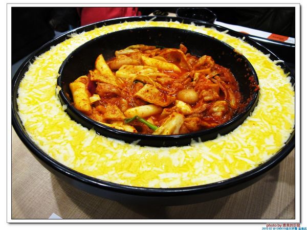 OMAYA春川炒雞(嘉義店)：(嘉義。美食) OMAYA春川炒雞(嘉義店)---韓國道地美食。韓劇獨有菜色。李光洙愛情鍋＿雙倍起士牽絲秀＿起士愛好者的最愛！