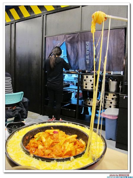 OMAYA春川炒雞(嘉義店)：(嘉義。美食) OMAYA春川炒雞(嘉義店)---韓國道地美食。韓劇獨有菜色。李光洙愛情鍋＿雙倍起士牽絲秀＿起士愛好者的最愛！