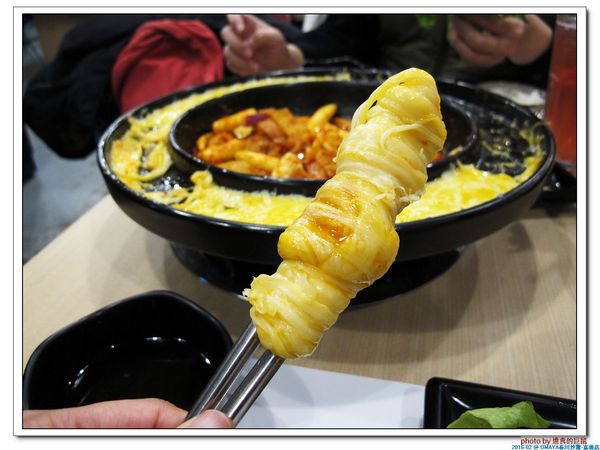 OMAYA春川炒雞(嘉義店)：(嘉義。美食) OMAYA春川炒雞(嘉義店)---韓國道地美食。韓劇獨有菜色。李光洙愛情鍋＿雙倍起士牽絲秀＿起士愛好者的最愛！