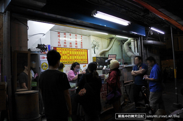 萬隆碳烤香雞排:【景美 | 萬隆碳烤香雞排】蜜酥口味迷人 在地人排隊人氣老店