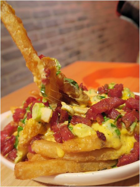 YumYum Deli:台北 捷運忠孝敦化站 YumYum Deli~熱量破表。中西擦撞的好味火花