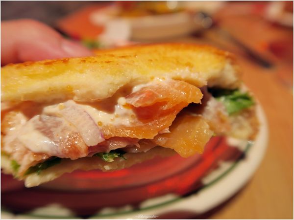 YumYum Deli:台北 捷運忠孝敦化站 YumYum Deli~熱量破表。中西擦撞的好味火花