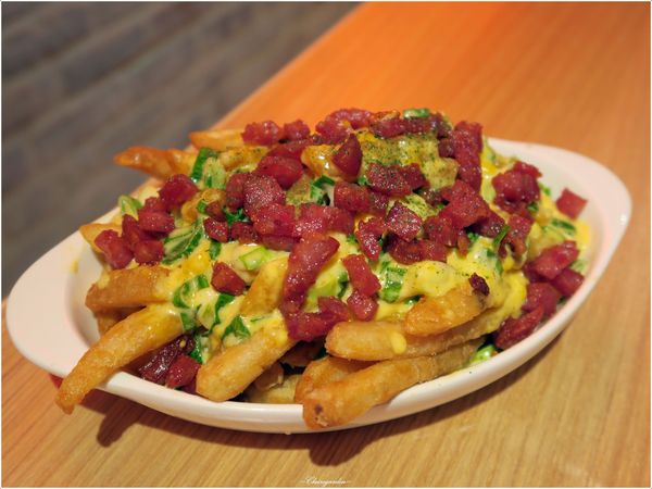 YumYum Deli:台北 捷運忠孝敦化站 YumYum Deli~熱量破表。中西擦撞的好味火花