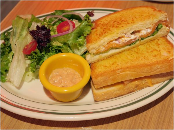 YumYum Deli:台北 捷運忠孝敦化站 YumYum Deli~熱量破表。中西擦撞的好味火花