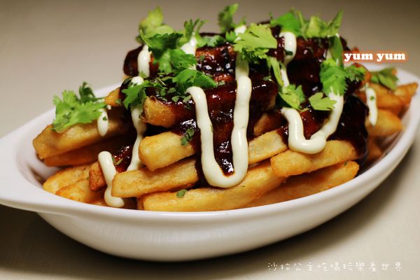 YumYum Deli:有滷肉‧炸排骨的美式餐廳『YumYum Deli』東區216巷/捷運忠孝敦化站