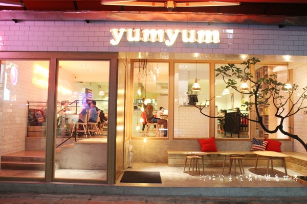 YumYum Deli:有滷肉‧炸排骨的美式餐廳『YumYum Deli』東區216巷/捷運忠孝敦化站