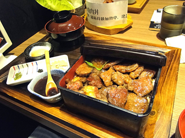 開丼 燒肉vs丼飯(微風松高店):台北|食記 開丼 燒肉vs丼飯 微風松高店 地表最強 和牛級神樣沙朗丼 驚人新菜色發布!附2016菜單
