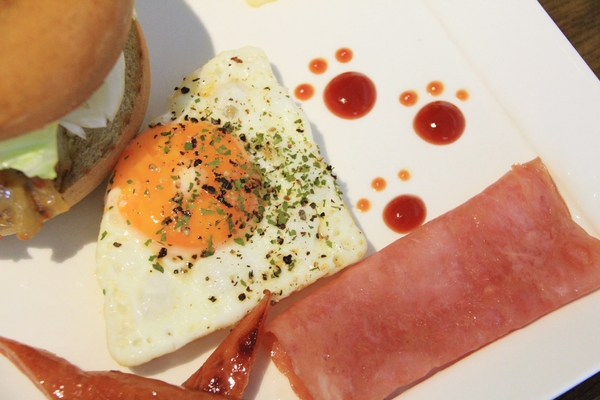 窩吧:【台南||東區】窩吧!二訪之新菜單出爐啦~台南/老宅/早午餐&下午茶!