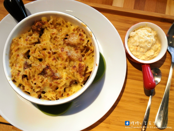 自慢嗑旅：〖台中│美食〗自慢嗑旅 ❤ 充滿著工業風格的咖哩專賣店，平價美味，獨創手指豬排，焗烤燒咖哩，手作馬鈴薯泥，湯烏龍麵~讓人讚不絕口的好滋味!!