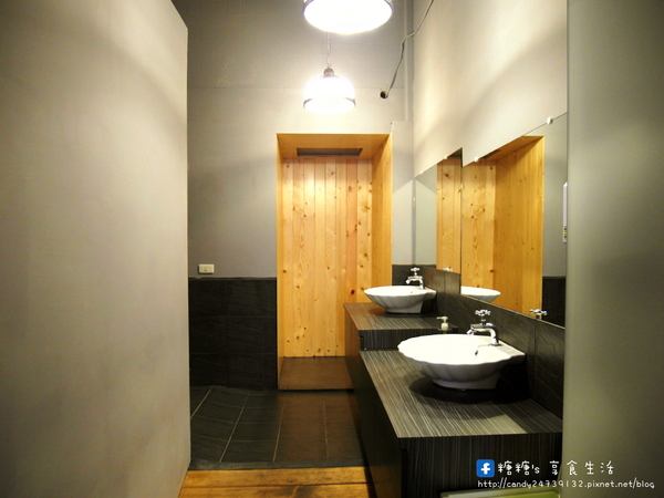 自慢嗑旅：〖台中│美食〗自慢嗑旅 ❤ 充滿著工業風格的咖哩專賣店，平價美味，獨創手指豬排，焗烤燒咖哩，手作馬鈴薯泥，湯烏龍麵~讓人讚不絕口的好滋味!!